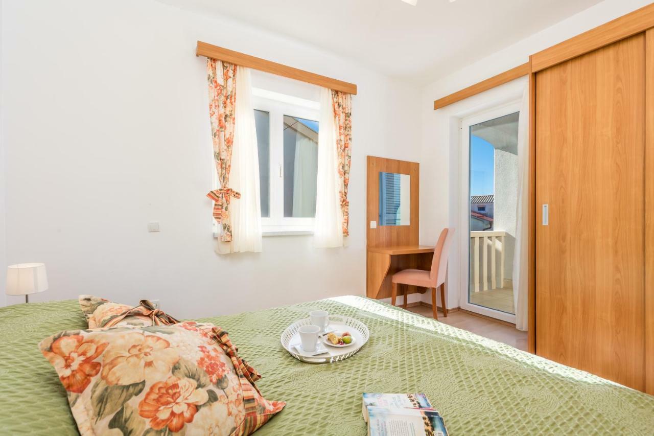 Villas Rab Banjol Exterior foto